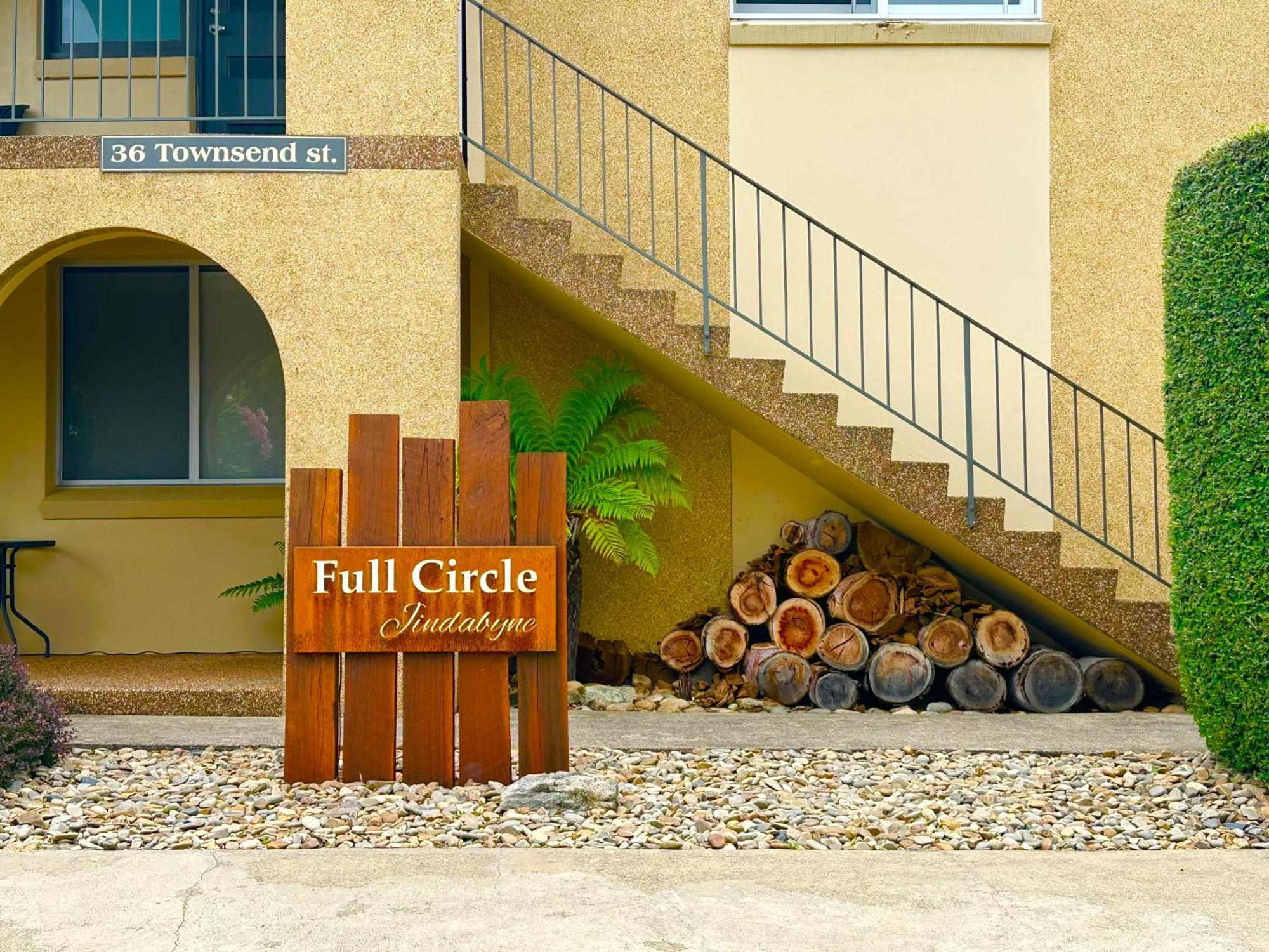 Full Circle Apartments Джиндабайн Экстерьер фото